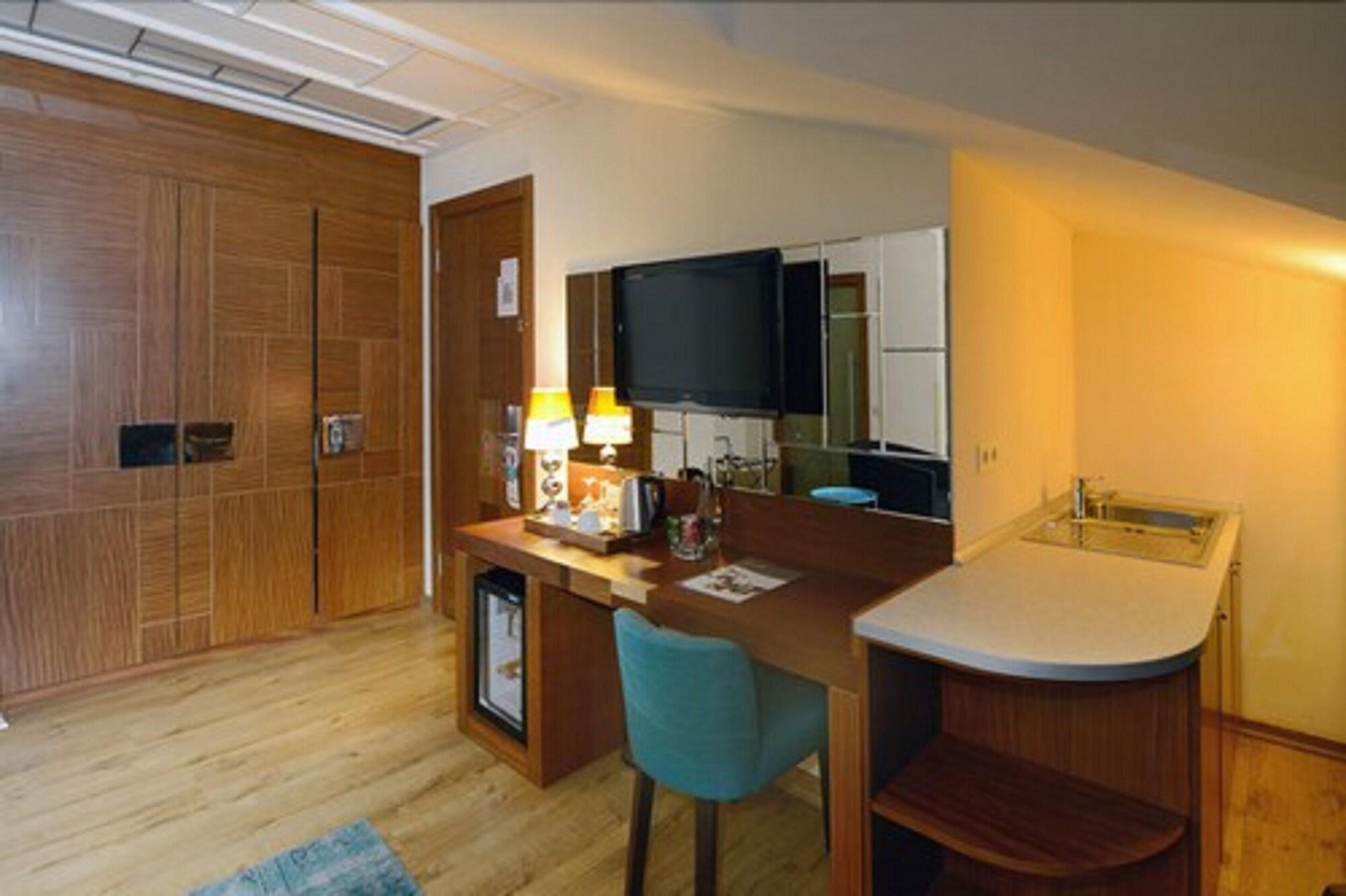 Collage Pera Otel