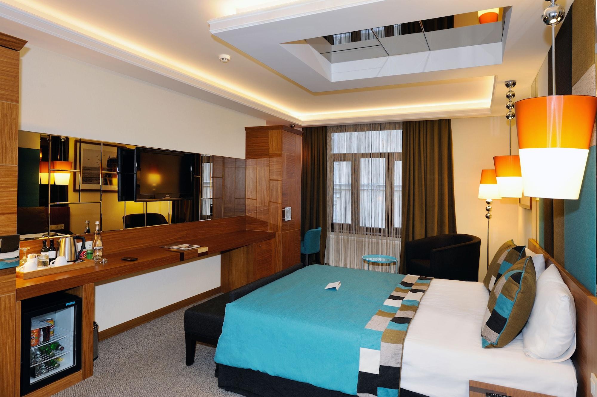 Otel Collage Pera 4*