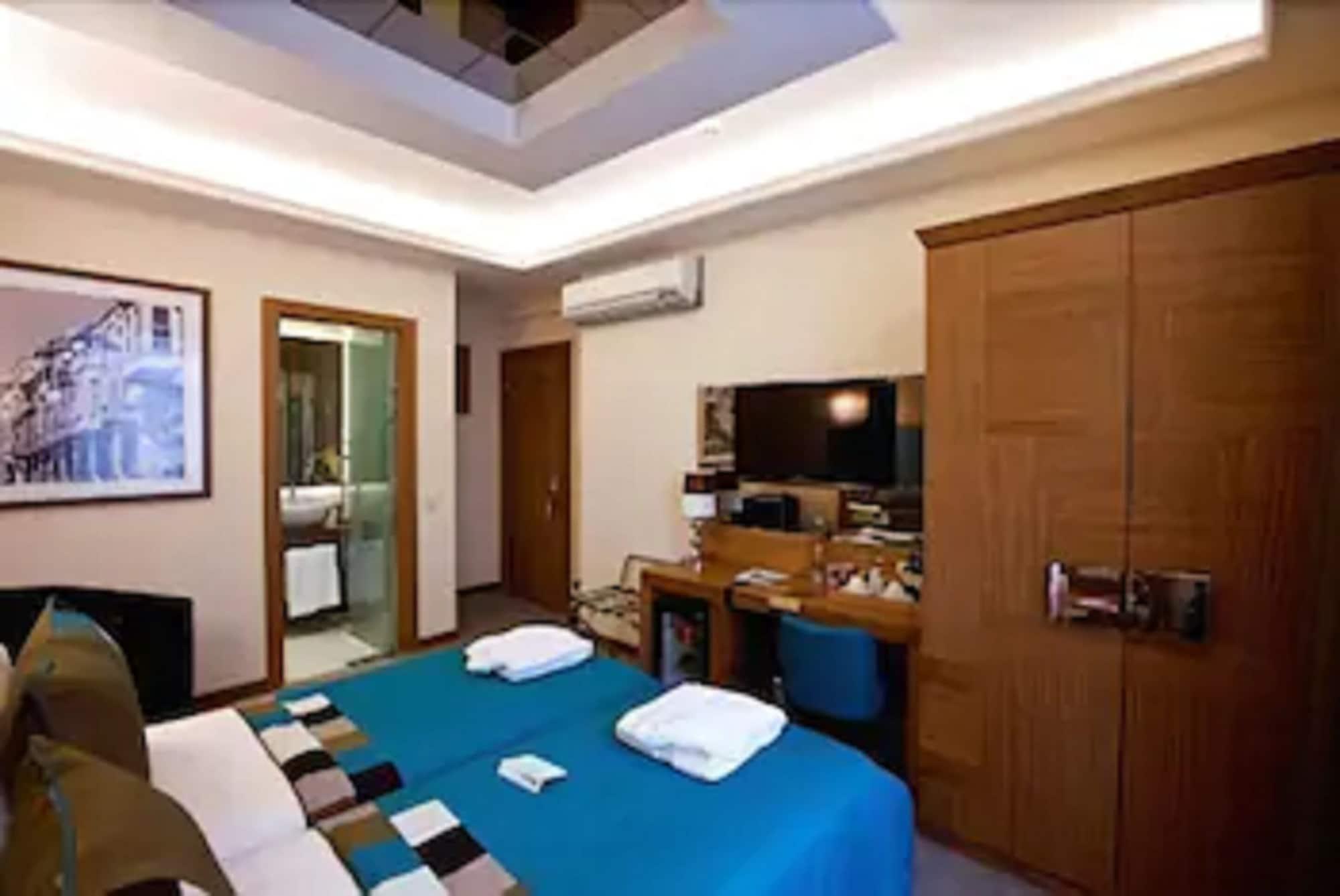 Collage Pera Otel