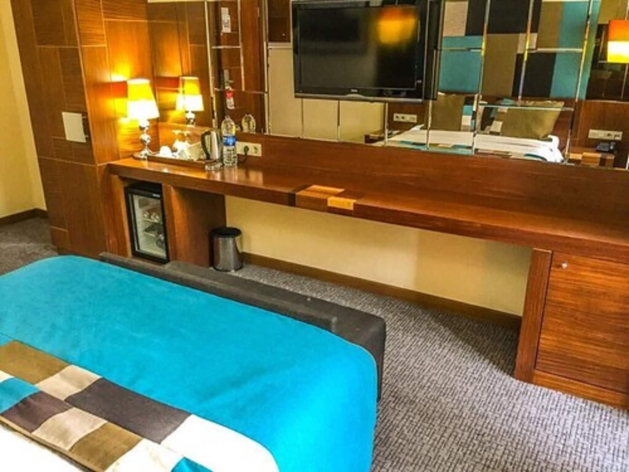 Collage Pera Otel İstanbul