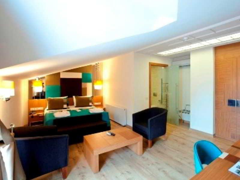 Collage Pera Otel 4*