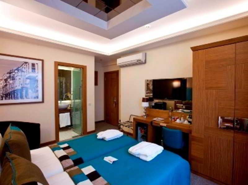 Otel Collage Pera 4*