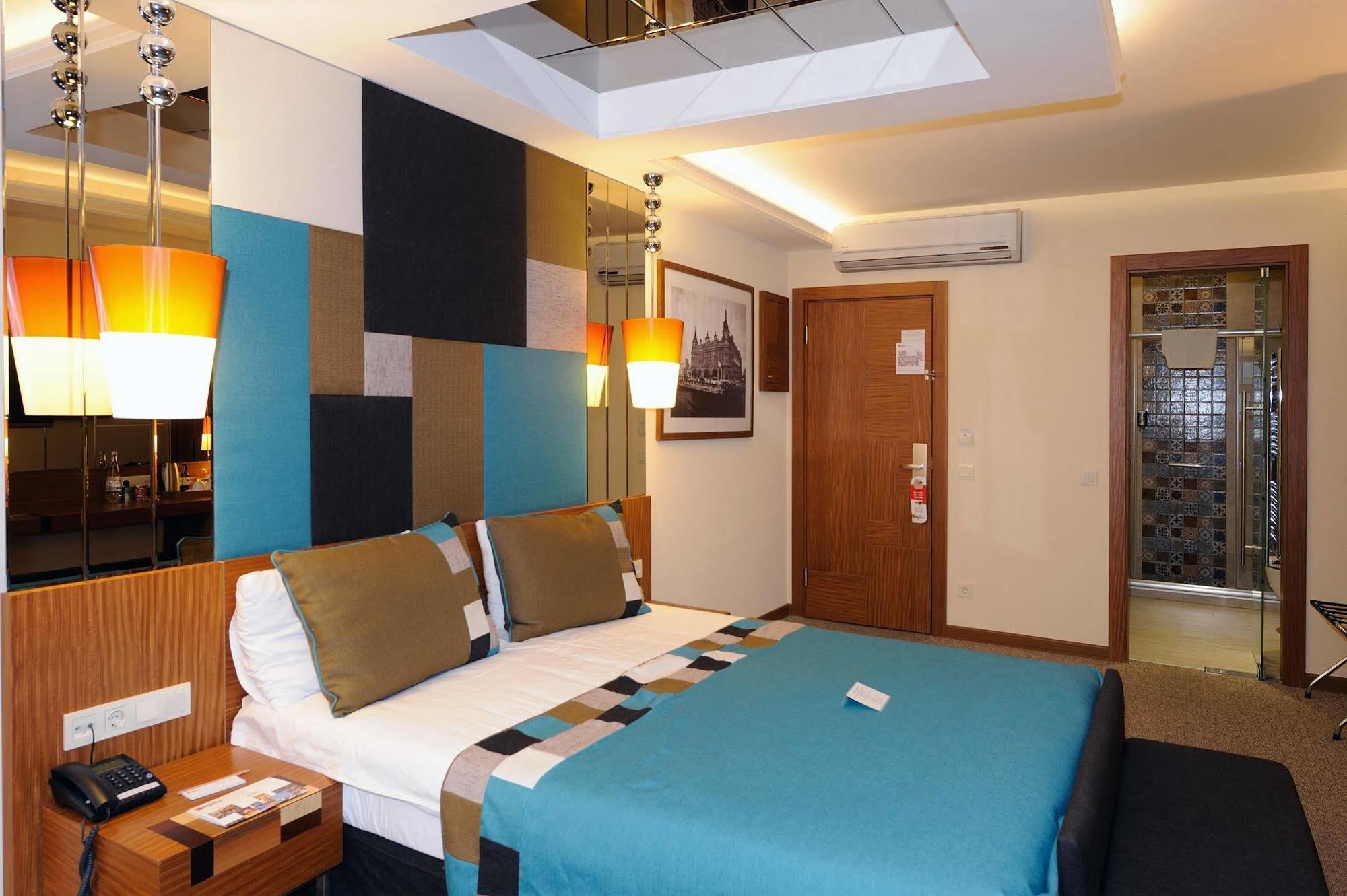 Otel Collage Pera 4*